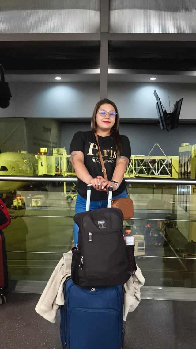 Clienta de Turisto en el aeropuerto rumbo a Europa